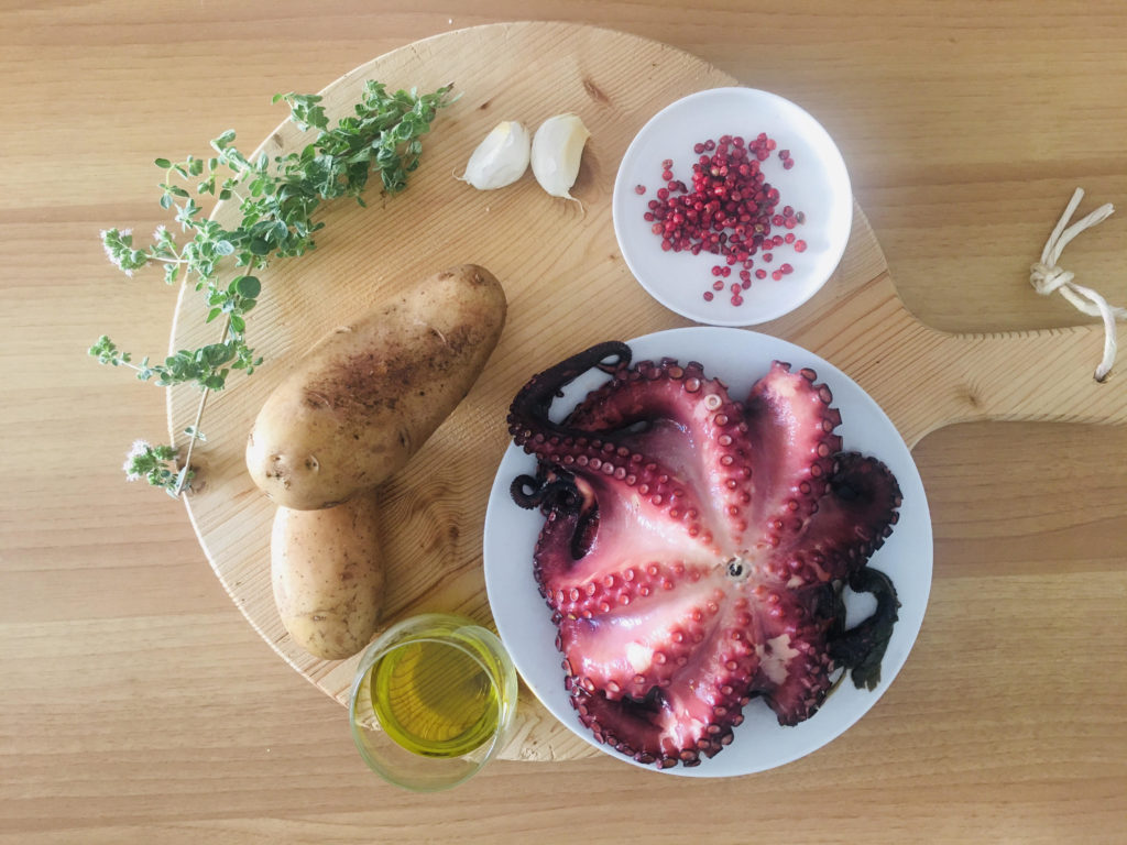 Questa immagine ha l'attributo alt vuoto; il nome del file è Spaghetto-integrale-con-polpo-crema-di-patate-e-pepe-rosa-01-1024x768.jpg